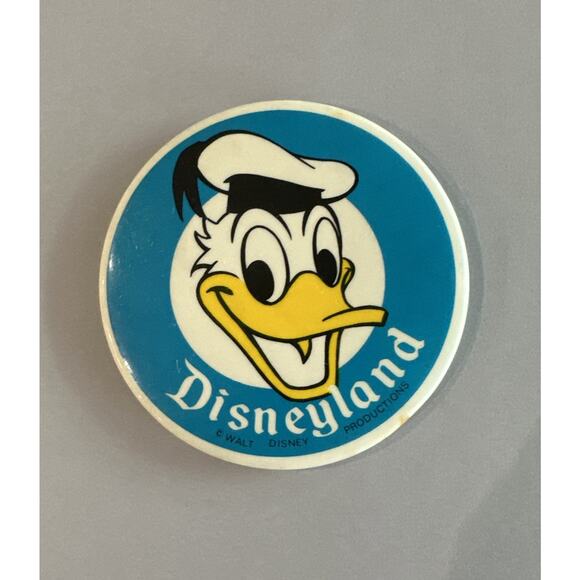 Vintage Disneyland Donald Duck Pin Back Button 1970s Collectible Walt Disney - Picture 1 of 3